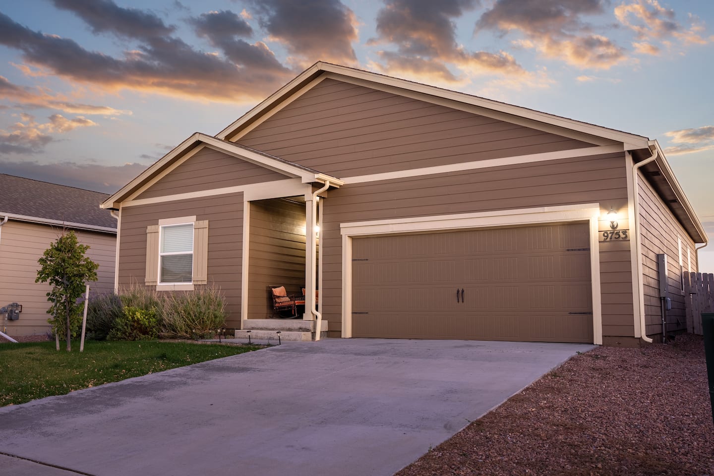 Borderpine — Exterior