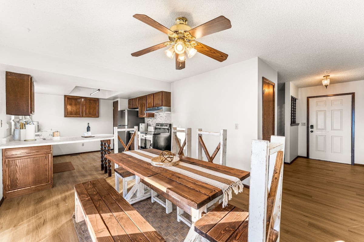 Rusty Retreat — Dining with Views